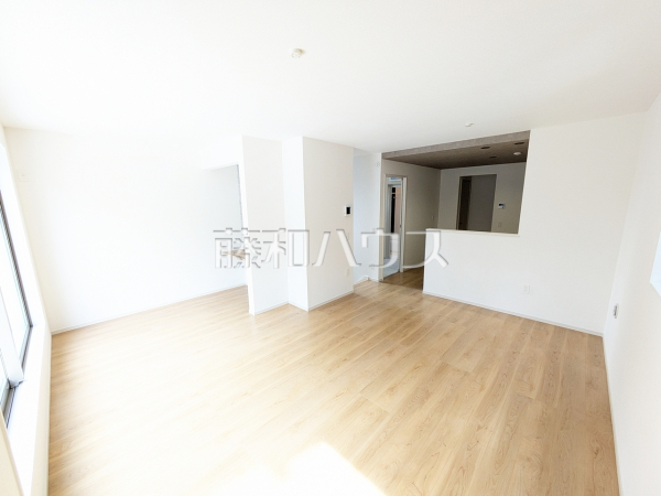 リビング　【名古屋市北区金城町４丁目】