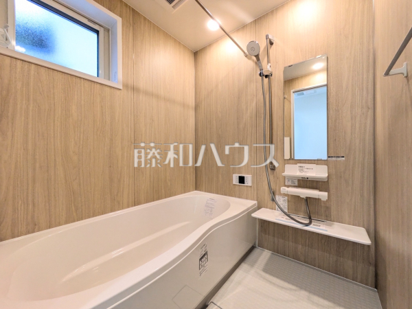 浴室　【新座市東３丁目】 落ち着いた色合いで疲れたからだを癒す、贅沢なくつろぎ空間です。 