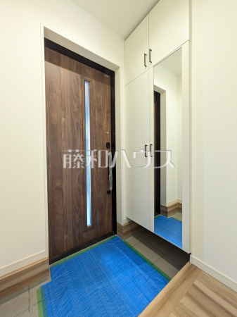 玄関　【新座市東３丁目】