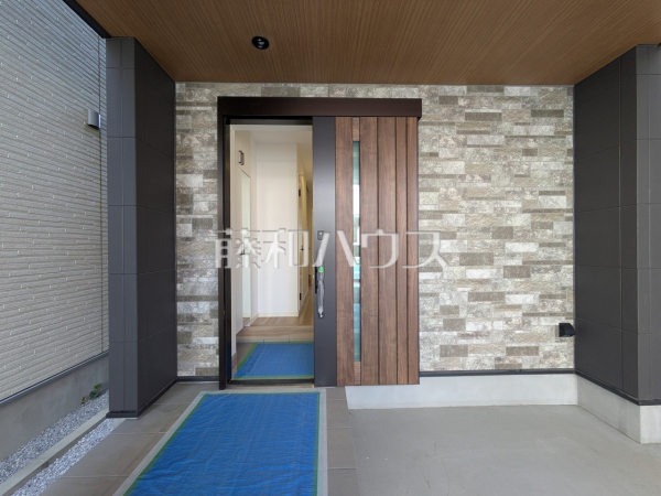 玄関　【新座市東３丁目】
