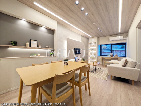 ≪リビング≫ 採光溢れるリビングで、家族団らんのひと時をお過ごし下さい。 　【藤和上北沢ホームズ】