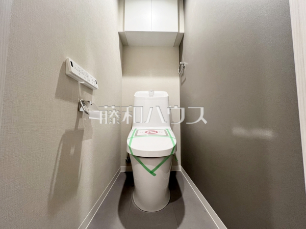 ≪トイレ≫温水洗浄機能付きトイレで清潔にご使用いただけます。　　【藤和上北沢ホームズ】