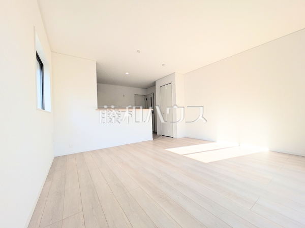 2号棟　リビング　【東久留米市滝山２丁目】