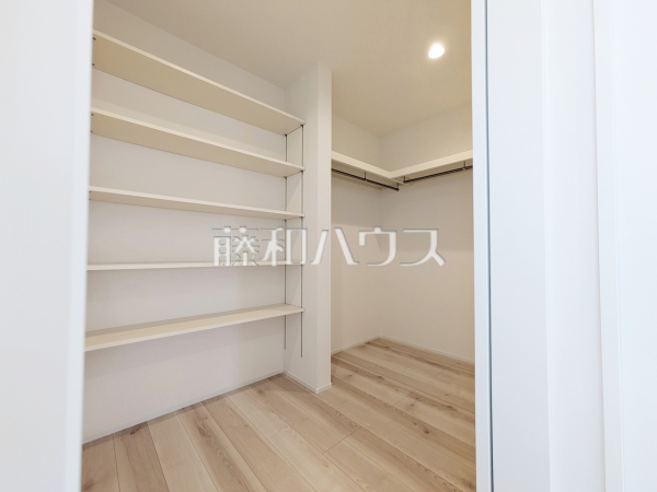 ファミリークローゼット　【小牧市応時４丁目】