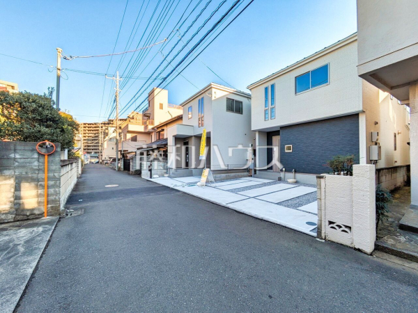 接道状況および現場風景　【所沢市けやき台１丁目】 堂々完成、いつでもご内覧いただけます！ぜひ実物をご覧いただきたく思います。喜んでご案内いたしますのでお気軽にお問合せ下さい。 