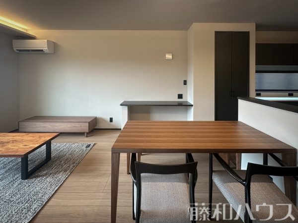 リビング　【春日井市東野町５丁目】