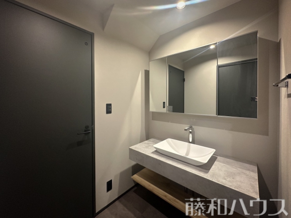 洗面室　【春日井市東野町５丁目】