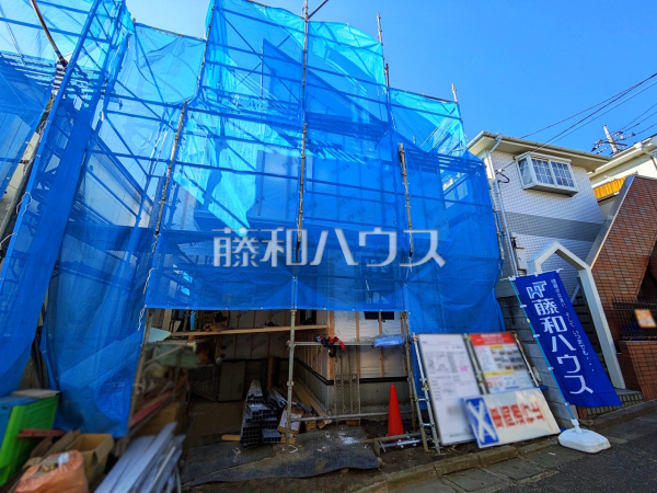 ≪1号棟　外観≫まだまだ建築中ですが、ぜひ現地をご覧になりませんか？基礎・上棟の状態は建築中にしかご覧になれません！ 　【府中市分梅町１丁目】