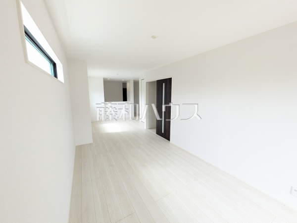 1号棟　リビング　【名古屋市北区川中町】