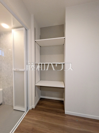 洗面室の可動棚　【立川市一番町１丁目】