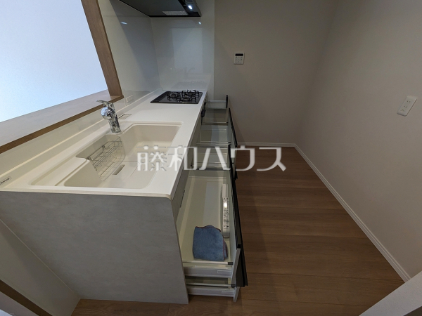 リビング　【グリーンコーポ豊田】お料理上手な方が、独壇場で料理の腕前を披露できる対面キッチンです。