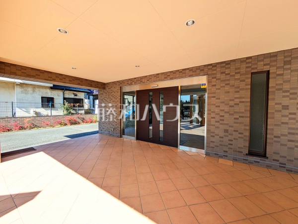 エントランス　【グリーンコーポ豊田】心地良さの中にも洗練を感じさせる、住まう方をやさしく出迎えるエントランス