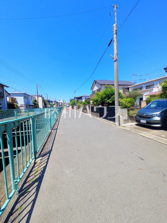接道状況および現場風景　【三鷹市上連雀４丁目】