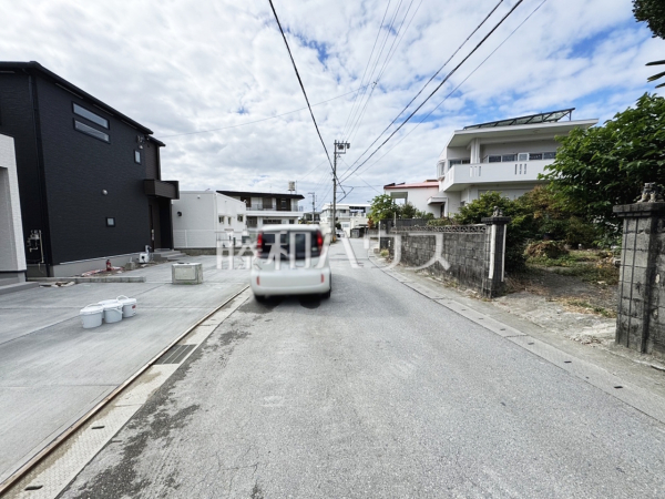 接道状況および現場風景　【与那原町字上与那原】