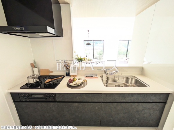 2号棟　キッチン　【与那原町字上与那原】