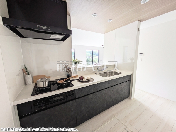 2号棟　キッチン　【与那原町字上与那原】