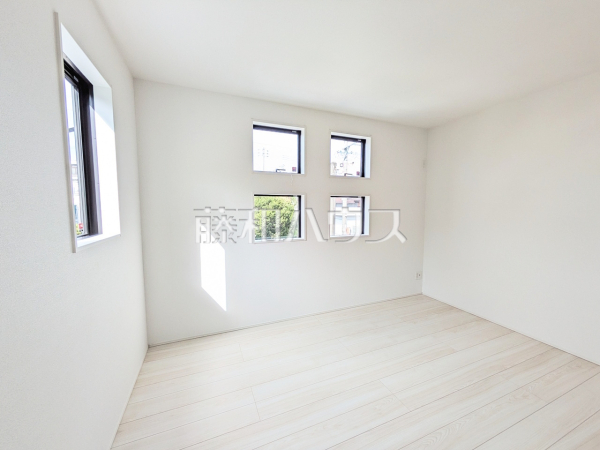 2号棟　居室　【与那原町字上与那原】