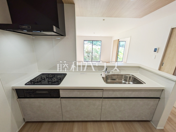 3号棟　キッチン　【与那原町字上与那原】