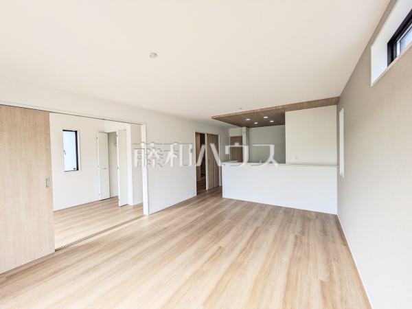 3号棟　リビング　【与那原町字上与那原】