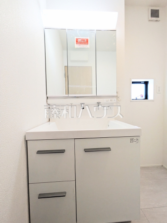 3号棟　洗面室　【与那原町字上与那原】
