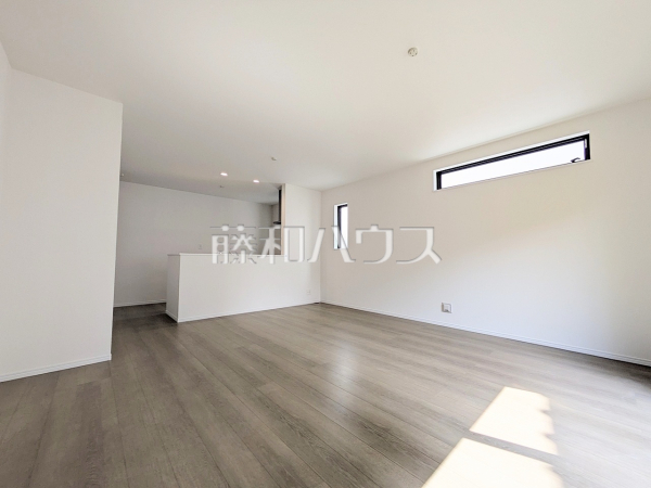 E号棟　リビング　【府中市住吉町３丁目】