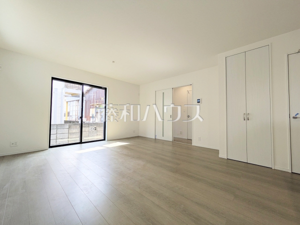 E号棟　リビング　【府中市住吉町３丁目】