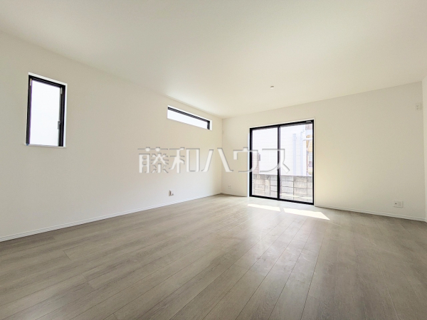 E号棟　リビング　【府中市住吉町３丁目】