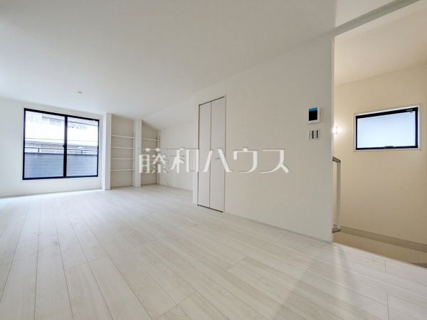 リビング　【調布市西つつじケ丘１丁目】