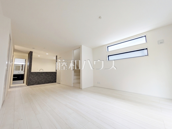 リビング　【調布市西つつじケ丘１丁目】