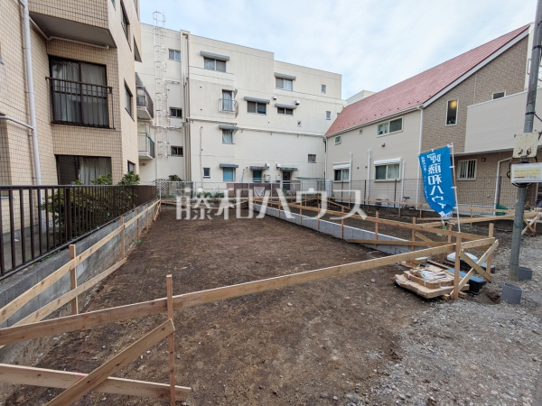 ≪1号棟　外観≫ パントリーや収納力豊富なウォークインクローゼット付きで、バッグや小物類も片付きます　【調布市西つつじケ丘１丁目】