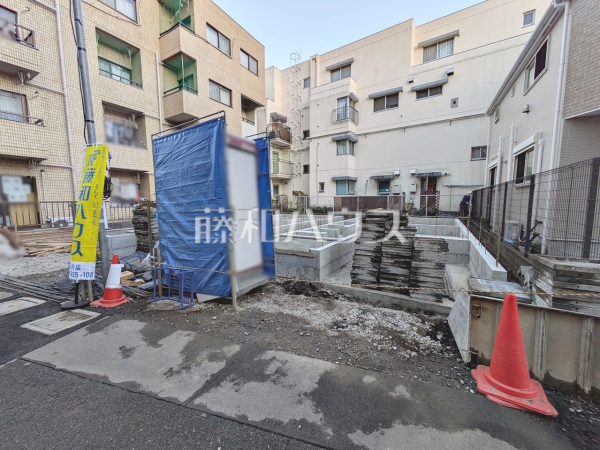 ≪2号棟　外観≫ 家族が毎日顔を合わせられるよう階段はリビング内に設けました。 　【調布市西つつじケ丘１丁目】