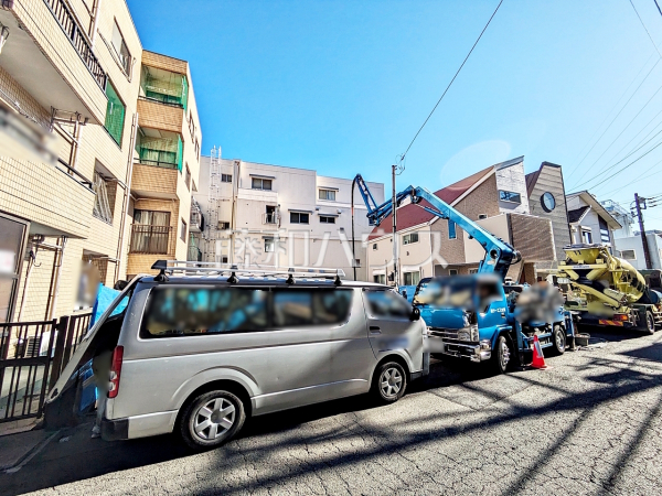 ≪2号棟　外観≫  見学はしたいけど、なかなか時間が取れない・・・そんな方に出勤前や仕事終わりにマイホームを見学できるサポートをいたします。 　【調布市西つつじケ丘１丁目】