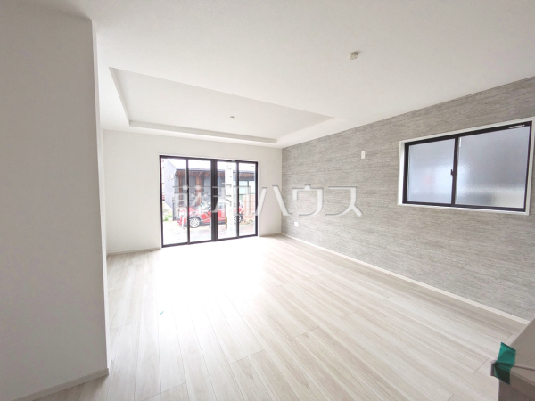 リビング　【福岡市東区香椎駅東１丁目】