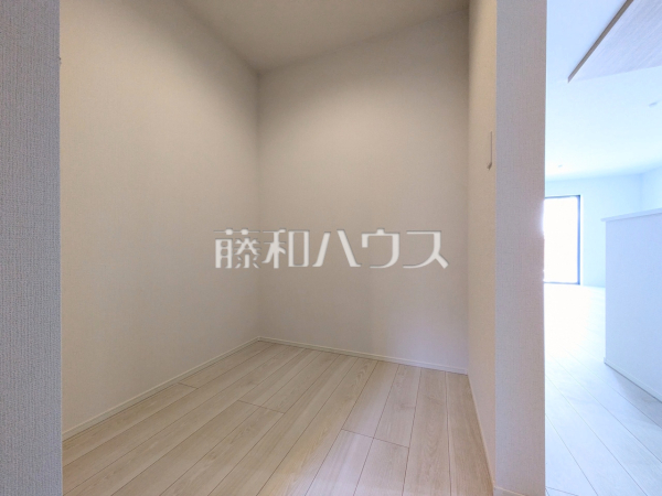 1号棟　パントリー　【富士見市水谷東１丁目】