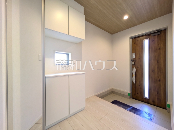 1号棟　玄関　【富士見市水谷東１丁目】