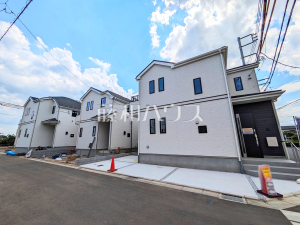 現場風景 【新座市石神4丁目】 見学はしたいけど、なかなか時間が取れない・・・そんな方に出勤前や仕事終わりにマイホームを見学できるサポートをいたします 現場風景 【新座市石神4丁目】 見学はしたいけど、なかなか時間が取れない・・・そんな方に出勤前や仕事終わりにマイホームを見学できるサポートをいたします