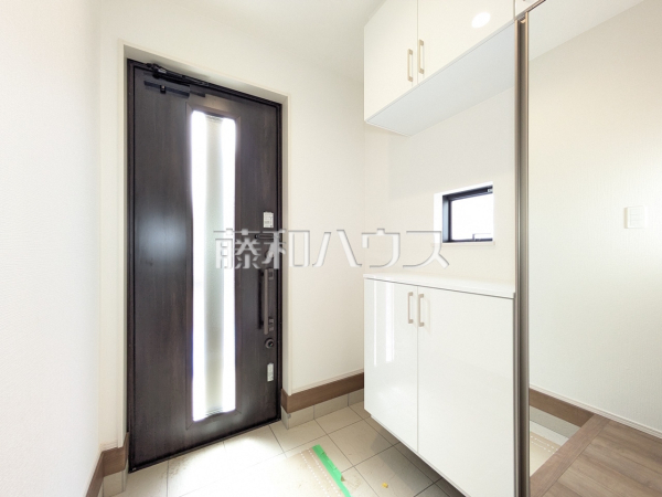 B号棟　玄関ホール／玄関収納　【昭島市美堀町２丁目】