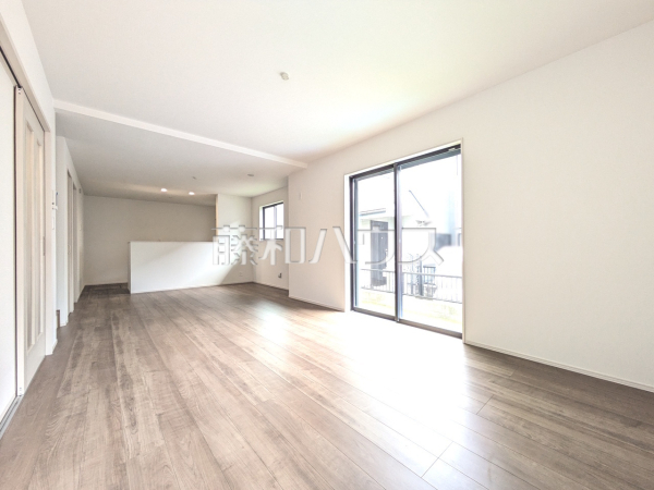 B号棟　リビング　【昭島市美堀町２丁目】