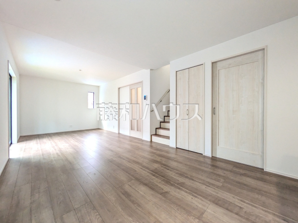 B号棟　リビング　【昭島市美堀町２丁目】