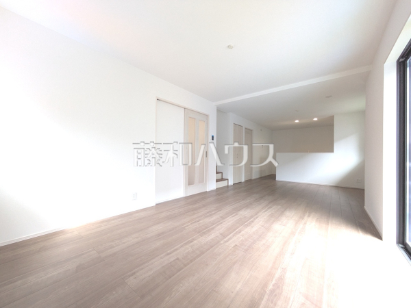 B号棟　リビング　【昭島市美堀町２丁目】