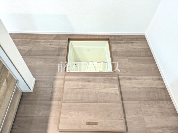 B号棟　キッチンの床下収納　【昭島市美堀町２丁目】