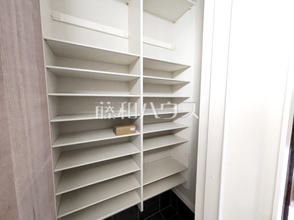 3号棟　シューズクローゼット　【福岡市西区小戸３丁目】