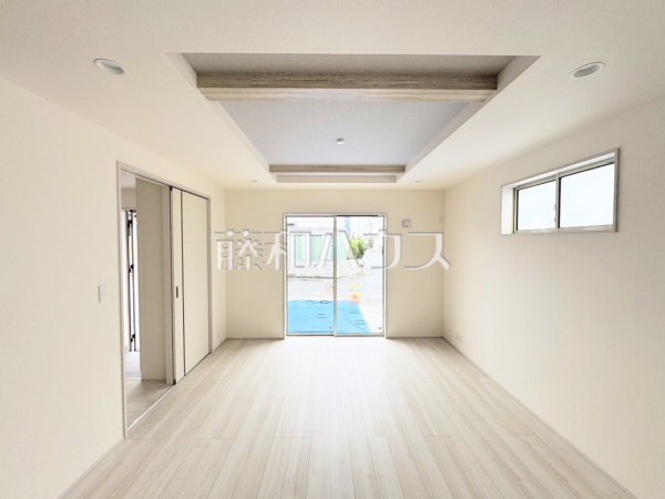 1号棟　リビング　【沖縄市美里仲原町】