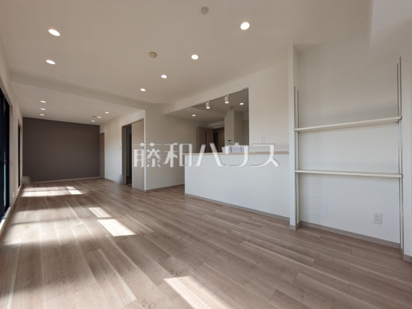 リビング　【グローリアス春日井六軒屋町】