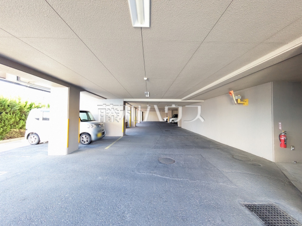 駐車場　【グローリアス春日井六軒屋町】