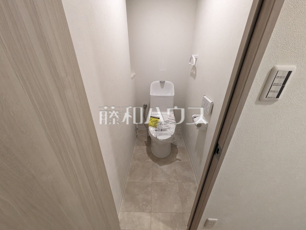 トイレ　【グローリアス春日井六軒屋町】