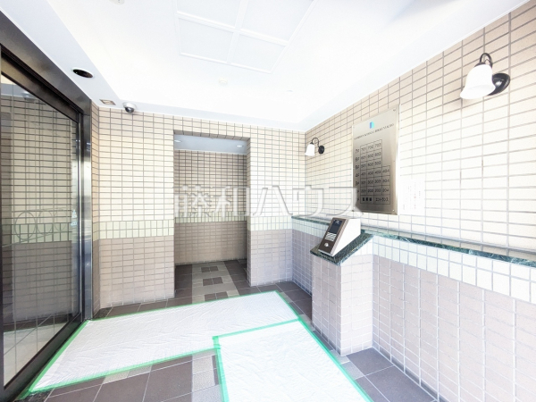 エントランス　【グローリアス春日井六軒屋町】