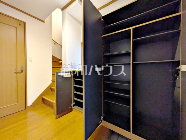 玄関収納　【新座市栗原６丁目】