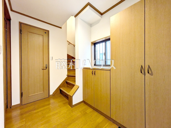 玄関ホール　【新座市栗原６丁目】