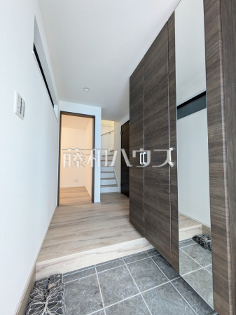 玄関ホール　【練馬区貫井５丁目】